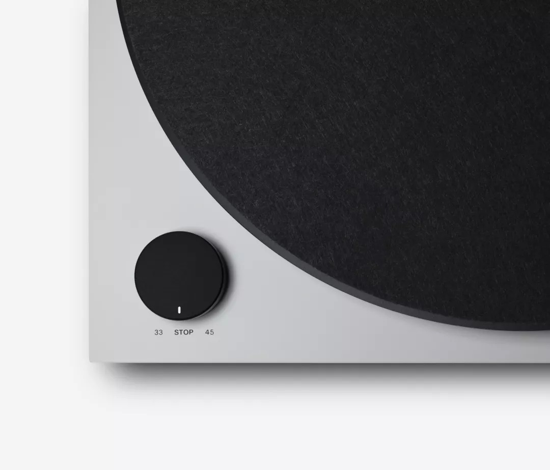 Cambridge Audio Spira mit Plattenteller und Staubschutzhaube