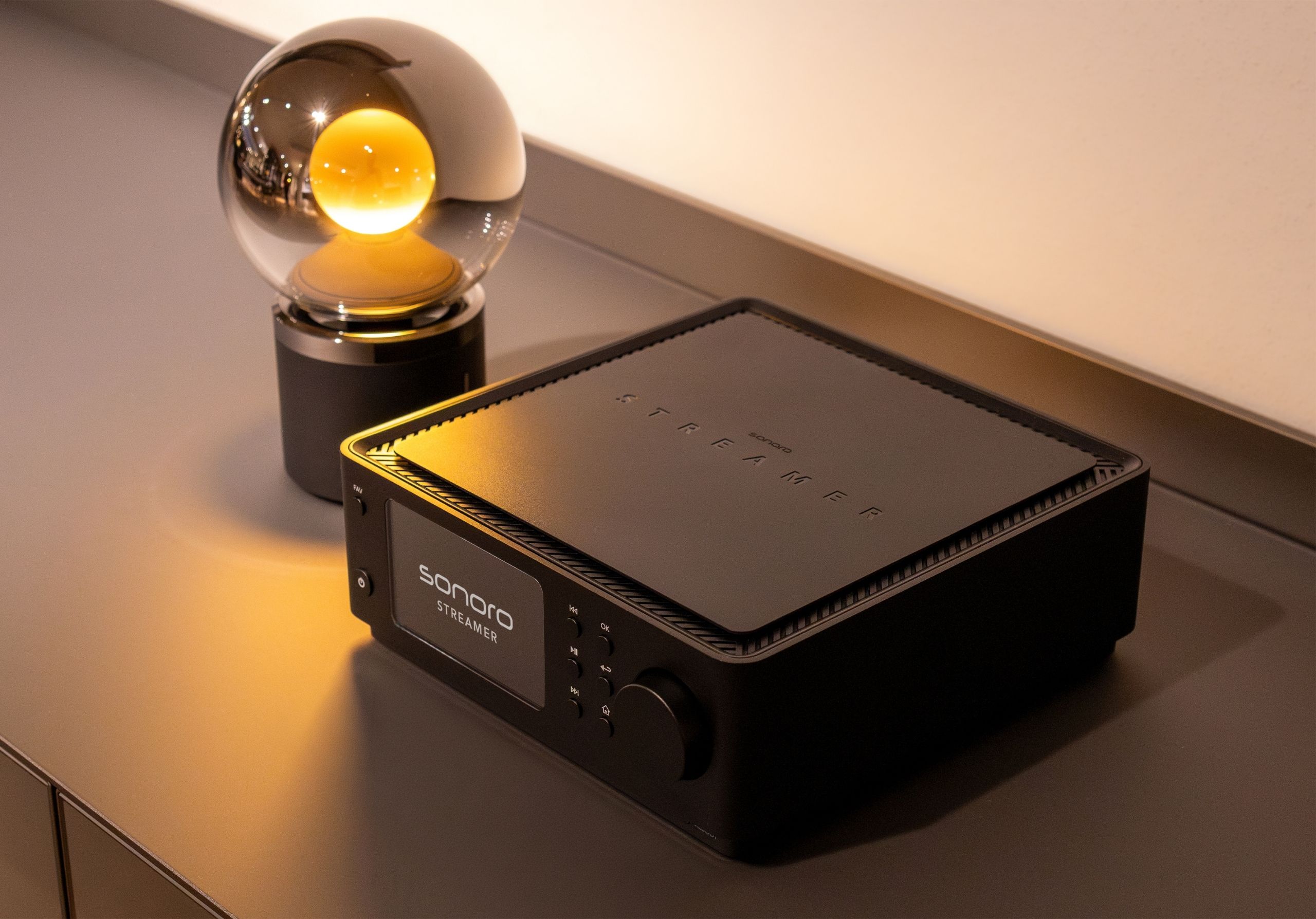 sonoro STREAMER mit Anschlüssen für HiFi- und Multiroom-Systeme