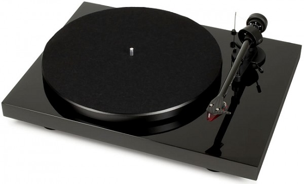 Pro-Ject Debut Carbon DC Basic (Ortofon OM10)